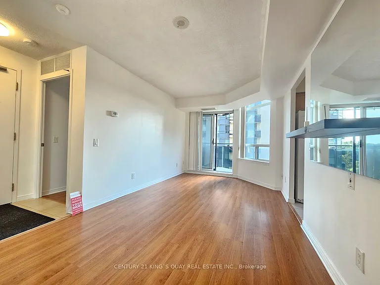 155 Beecroft Rd #706 — Photo 4