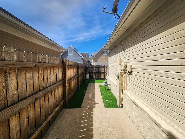 1459 Down River Dr — Photo 23