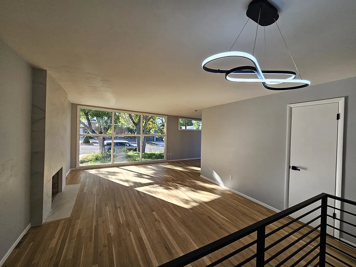Building Photo - 334 S Vaughn Way