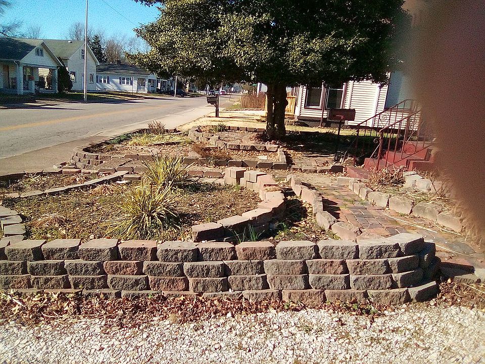 2nd image of 1812 E Franklin St