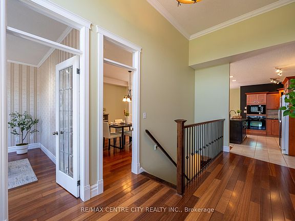 3rd image of 19 Hamilton St