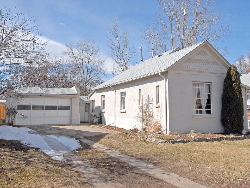 Front of Home with Offstreet Parking