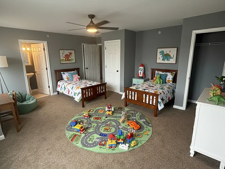 550 Riverside Dr #502 — Photo 7