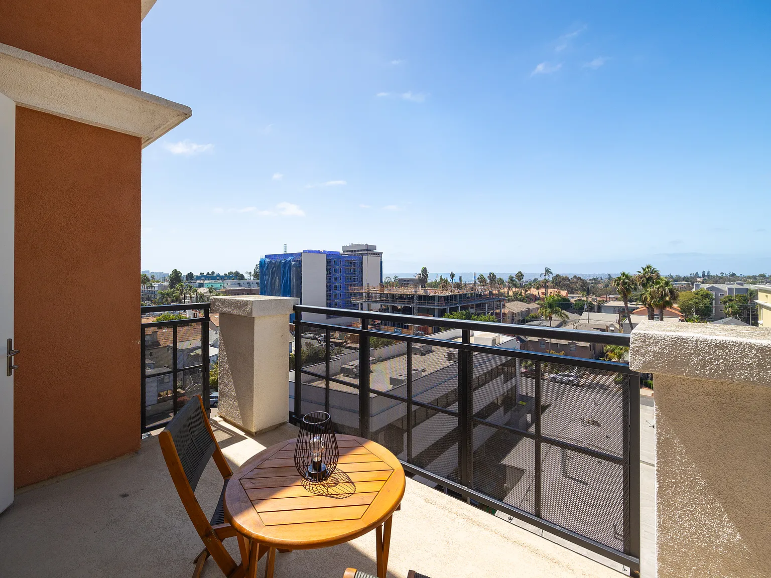 2 bed, 1055 sqft, $5,500 — Photo 3