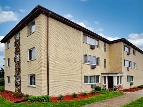8553 Grand Ave APT 2W, River Grove, IL 60171