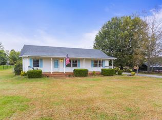 1700 Hunt Ln, Pleasant View, TN 37146