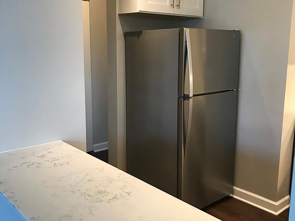 4th image of 2159 N Lincoln Ave