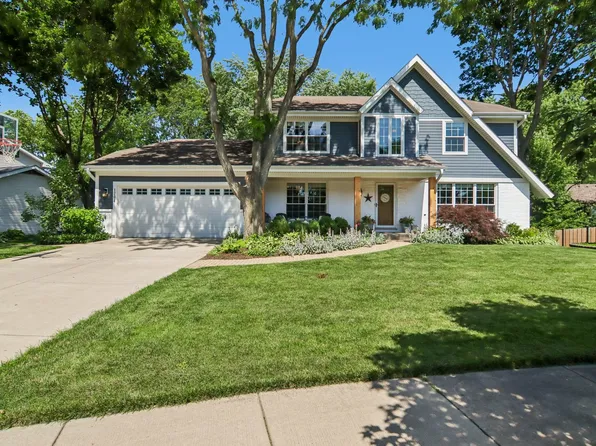 1204 Parliament Ct, Libertyville, IL 60048