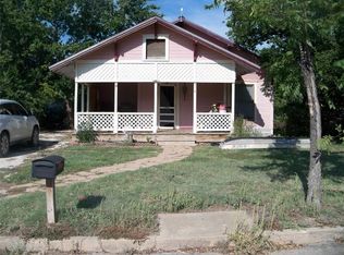 314 S Nueces St, Coleman, TX 76834