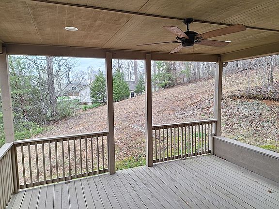 3rd image of 282 Sunshine Dr