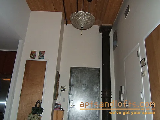 Rented by aptsandlofts.com | media 10