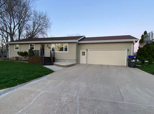 501 E 16th Ave, Mitchell, SD 57301