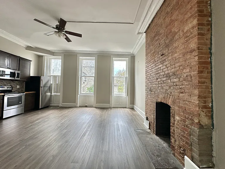 1933 Saint Paul St #2 — Photo 2