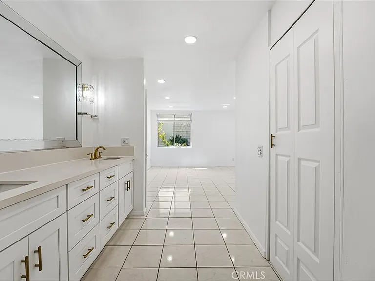 5301 Balboa Blvd #F7 — Photo 31