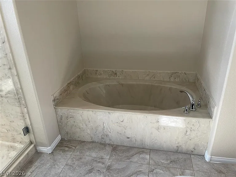 6313 Stag Hollow Ct — Photo 32