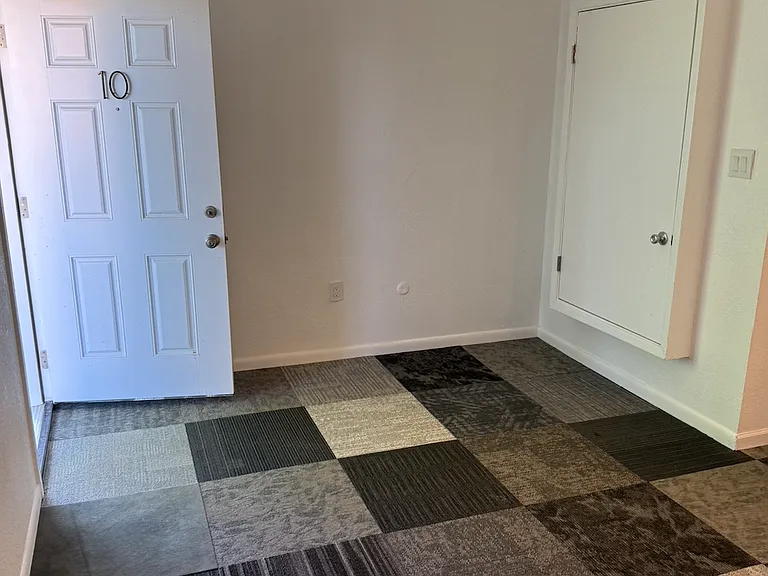 417 Harvard Dr SE #10 — Photo 3
