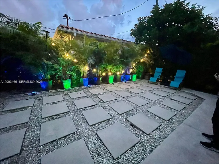 1556 San Benito Ave — Photo 11