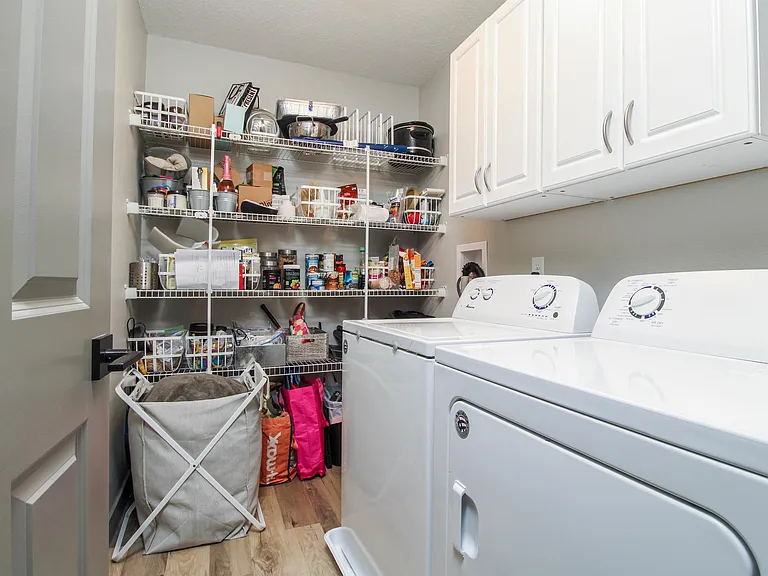 203 3rd St SE #1A — Photo 6