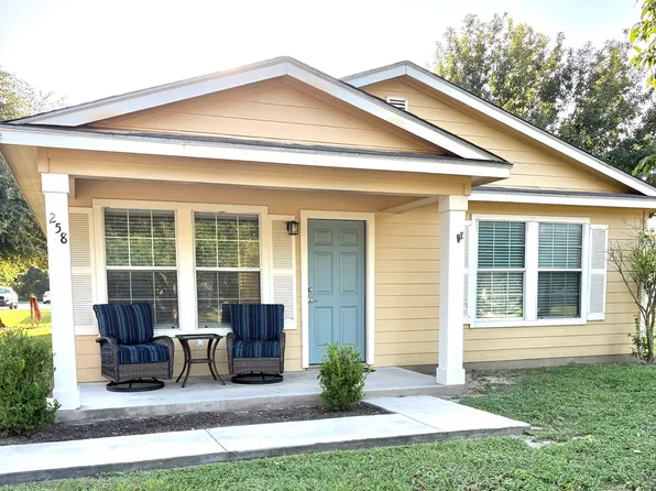 281 Springs Hill Cir, Seguin, TX 78155