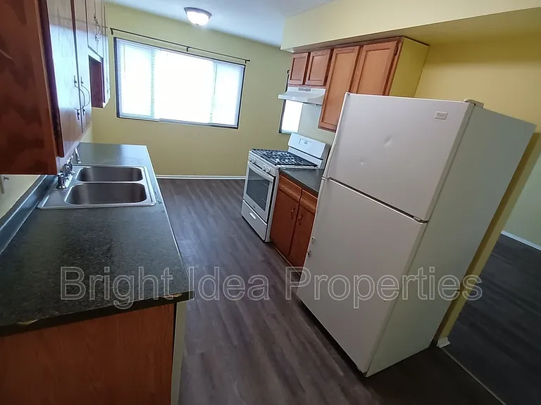 5940 E River Rd #11 — Photo 5