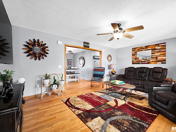 2nd image of 901 N Easy St