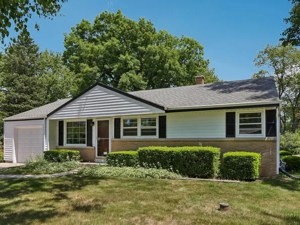 5700 S 41st STREET, Greenfield, WI 53221
