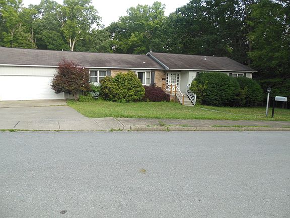 2nd image of 135 Lindberg Ave