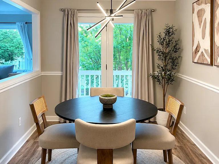 Dining room with balcony