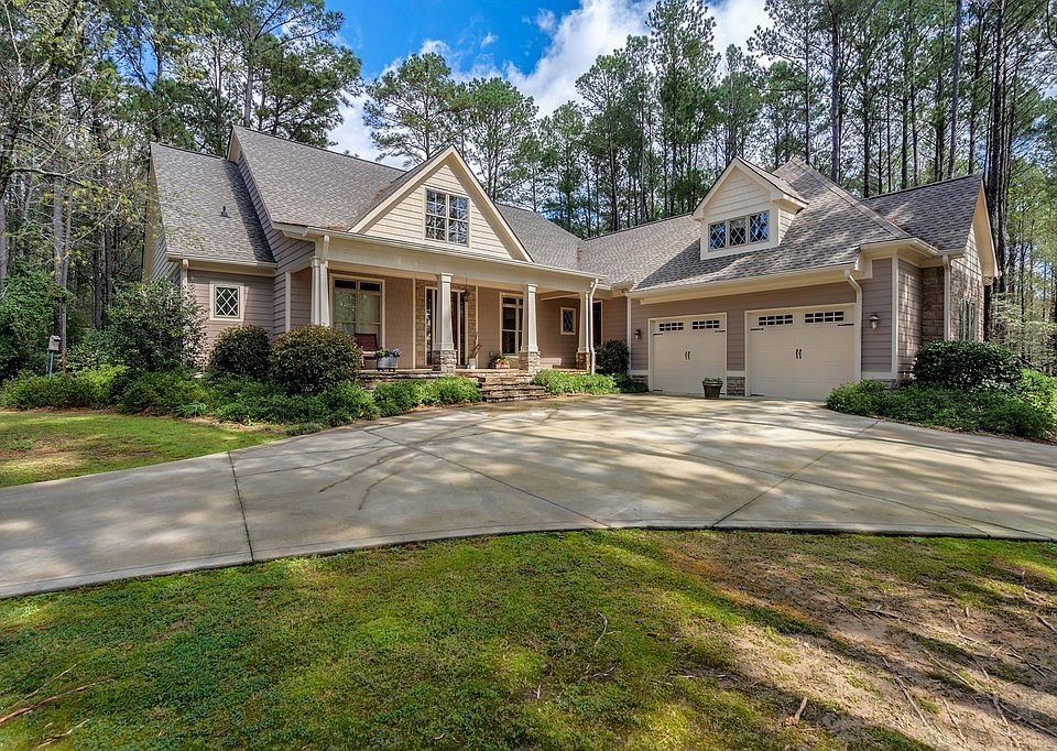 1st image of 1060 Loch Lomond Dr