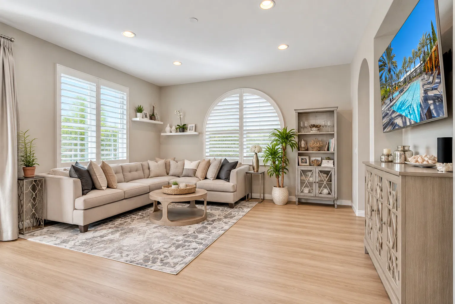 4 bed, 2007 sqft, $7,000 — Photo 2