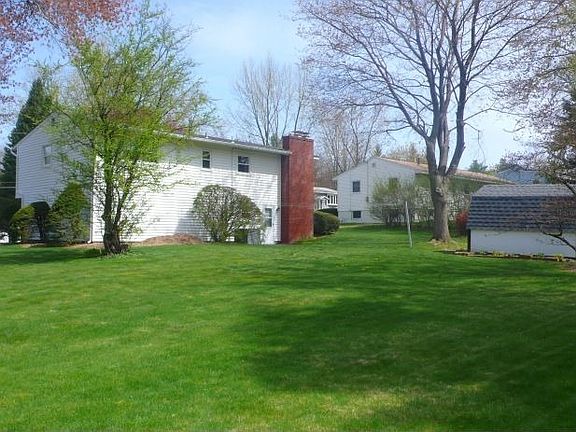 3rd image of 14 Sunflower Ln