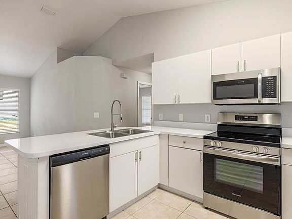 5th image of 241 12TH Street SW