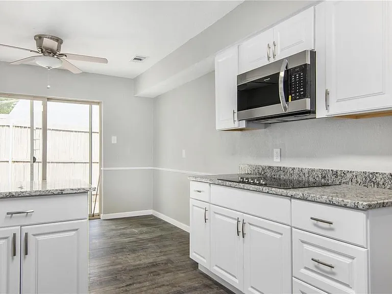 2808 Golfing Green Dr — Photo 14