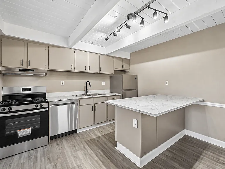 Abbington Village Apartments — Photo 26