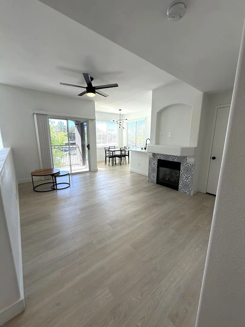 Stylish, Move-In Ready Condo with Modern Upgrades — Photo 3