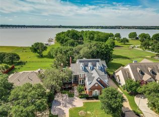32 Victoria Dr, Rowlett, TX 75088