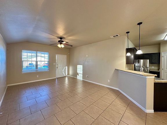 4th image of 4600 Cambridge Dr