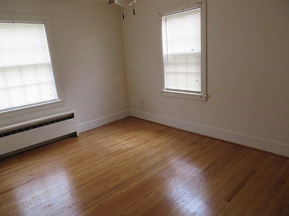 5th image of 228 Windsor St
