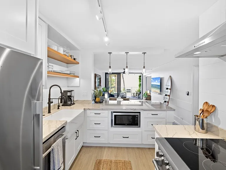 204 Kapahulu Ave #202 — Photo 4