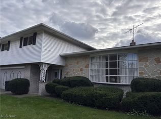 15983 Galemore Dr, Middleburg Heights, OH 44130