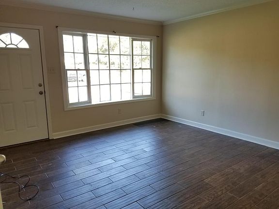 3rd image of 202 Eastland Blvd