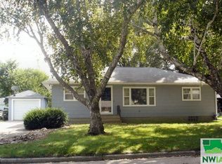 905 2nd Ave NW, Pocahontas, IA 50574