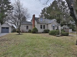 36 Lincoln Ave, Lynnfield, MA 01940