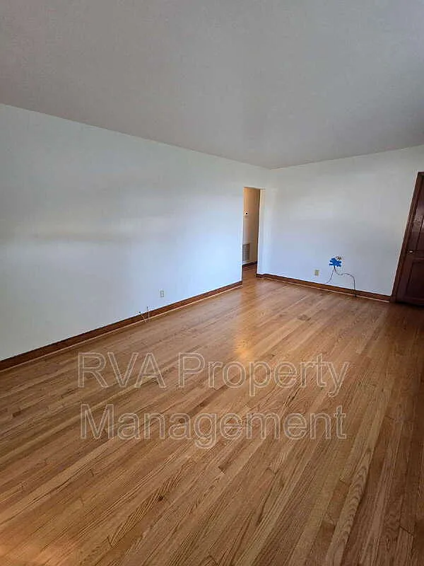 2 bed, 1.0 bath, 950 sqft, $1,300 — Photo 4
