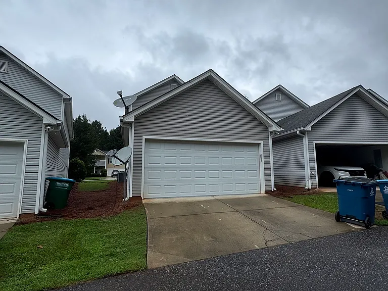 223 Milford Dr — Photo 7