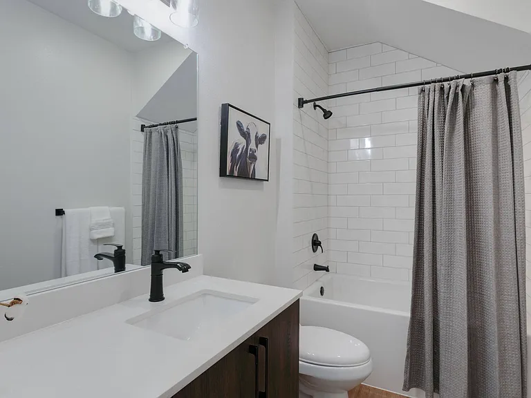 Hermosa Village Apartments — Photo 11