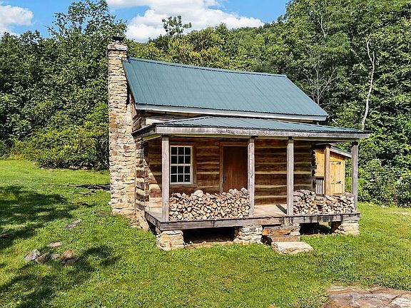 3rd image of 47 Rooster Ridge Rd
