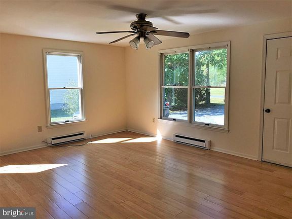 4th image of 5 Meadow Ln