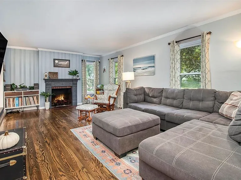 322 S Twyckenham Dr — Photo 5