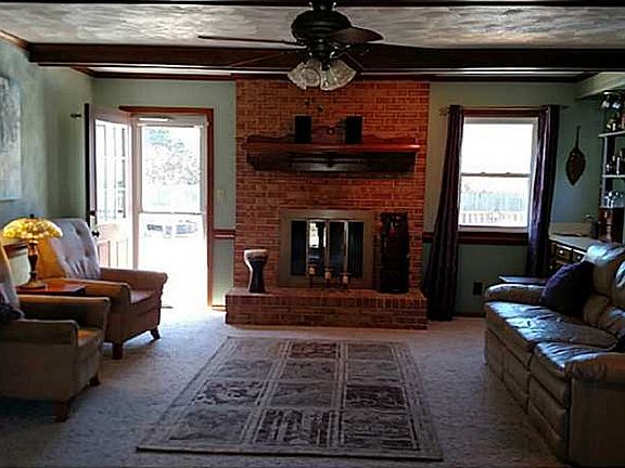 2nd image of 5811 Woodside Ln